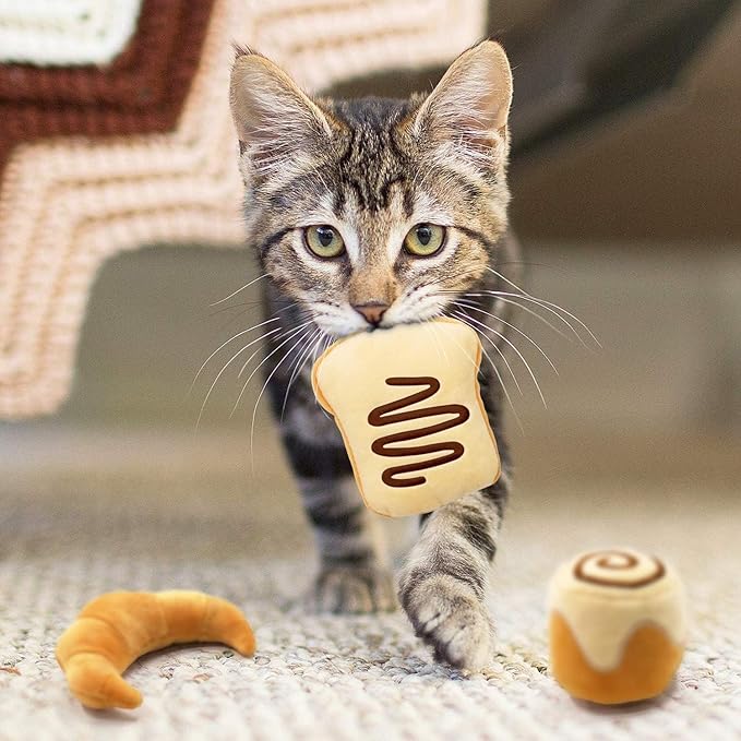 CiyvoLyeen Bread Catnip Toys, Cat Toy for Indoor Interactive Toys, Kitten Chew Bite Kick Toy Baguette Croissant Pretzel Toast Bun Cinnamon Roll Plush Catmint Pet Birthday Presents 6 Pack